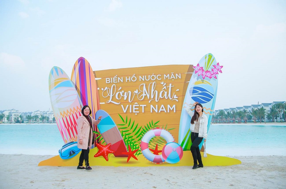 Cư dân thích thú trải nghiệm biển hồ nước mặn lớn nhất Việt Nam tại Vinhomes Ocean Park